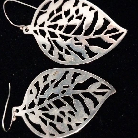 Silver And Sage Sterling silver leaf dangle earrings EUC - Picture 2 of 3